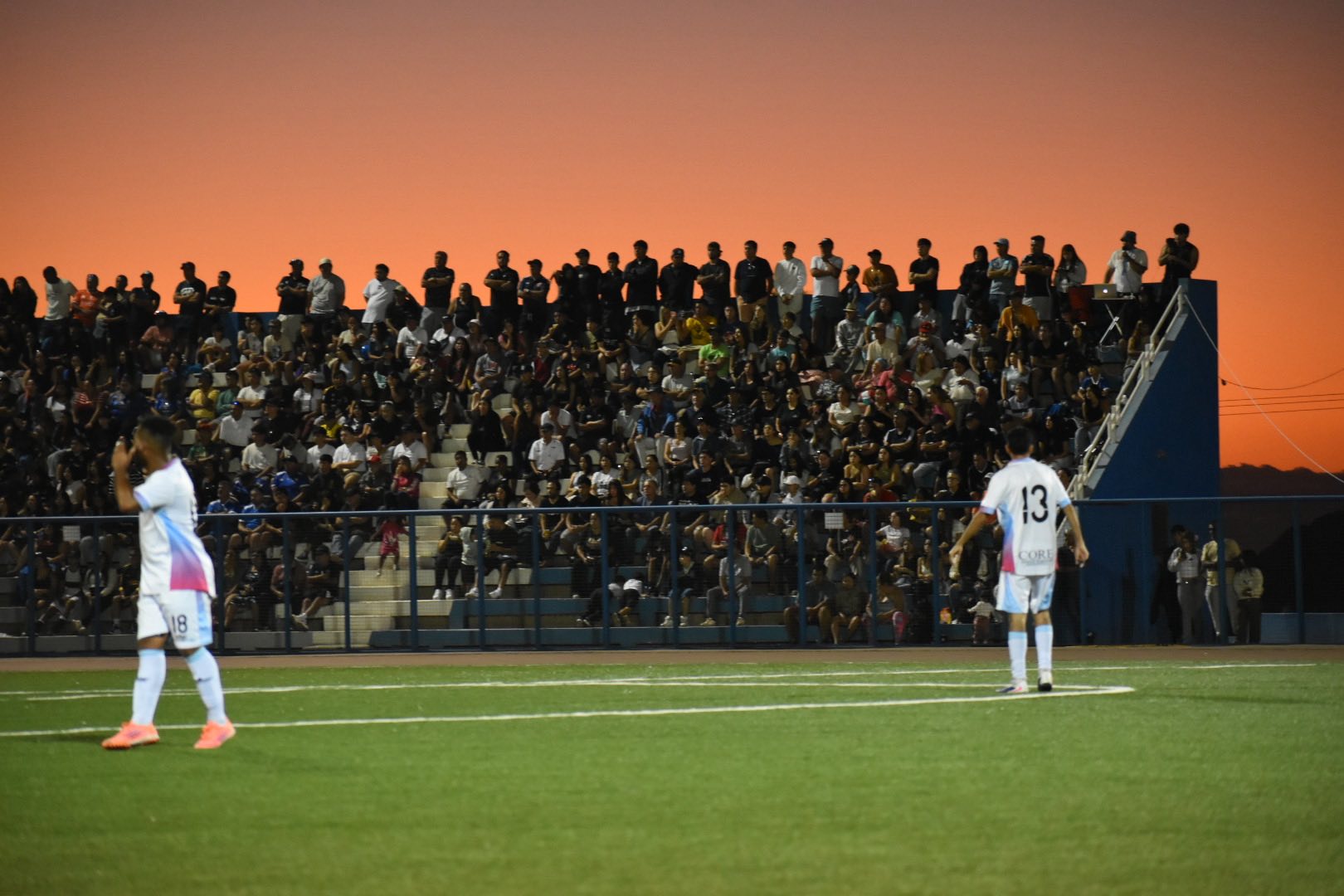 Galería llena en el Estadio Belmor Rojas Iriarte durante el Zonal Norte ANFA 2026 en Taltal