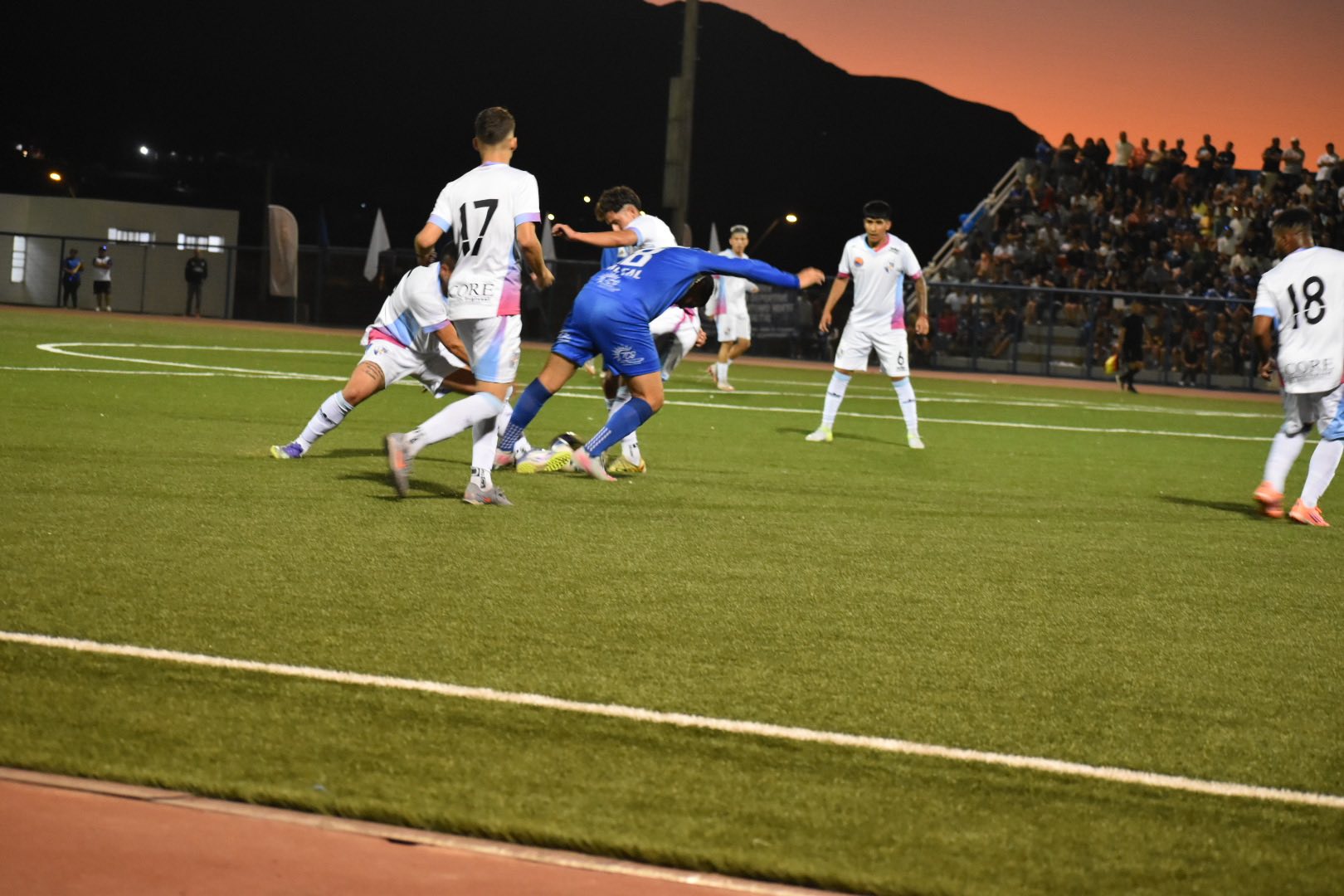 Disputa de balón entre San Antonio Norte y Eléctricos Refinería en Taltal