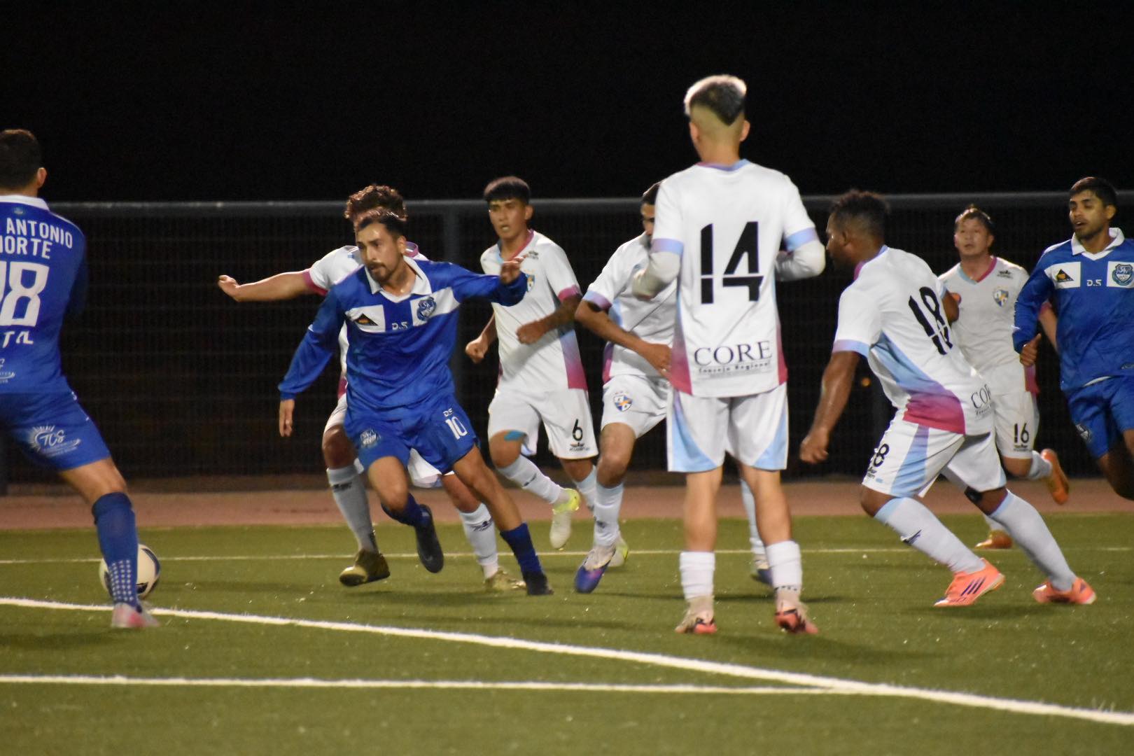 Jugada de peligro de San Antonio Norte en la semifinal ante Eléctricos Refinería de Calama.
