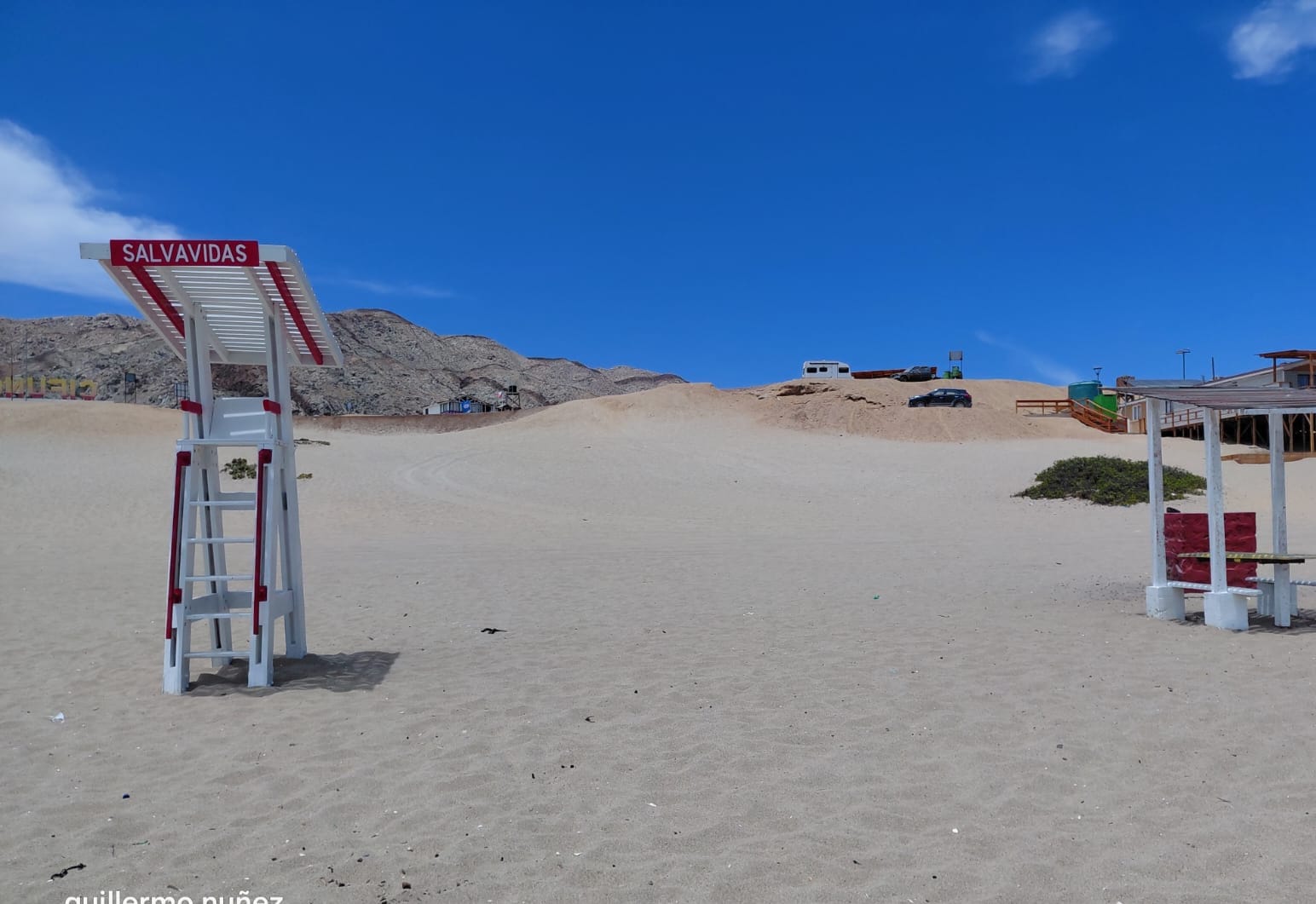 Torre de salvavidas instalada en Playa Cifuncho durante la temporada estival 2026, Taltal.