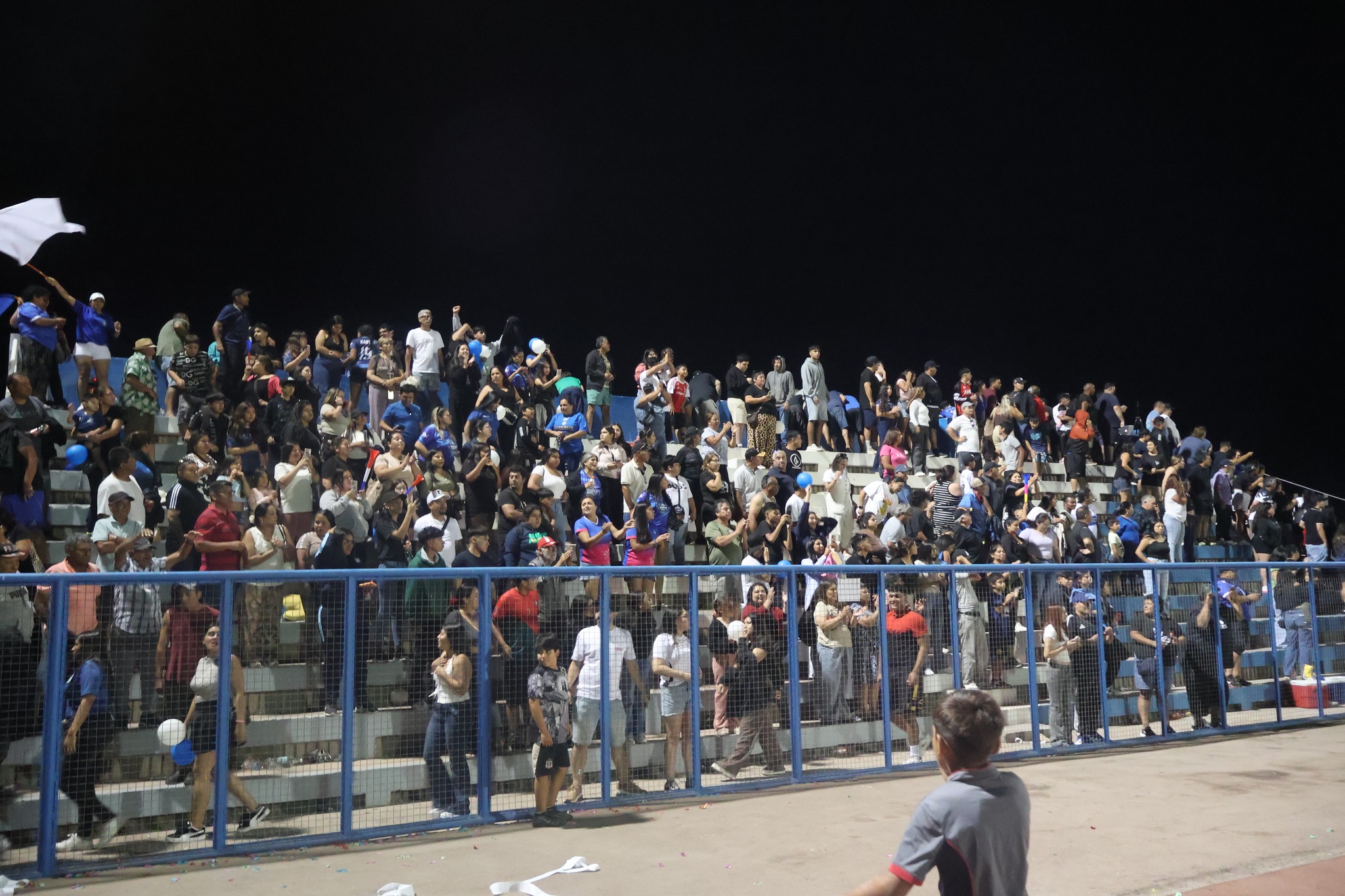 Hinchada de San Antonio Norte repleta en las tribunas durante la final del Torneo Zonal Norte ANFA 2026 en Taltal.