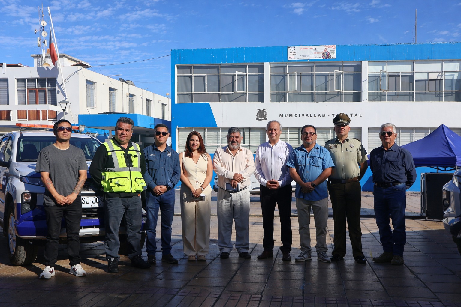Autoridades municipales y Carabineros presentan el sistema “Safe by Wolf” en Plaza de Armas Avenida Arturo Prat, Taltal, para identificar vehículos con encargo por robo en tiempo real, febrero 2026.