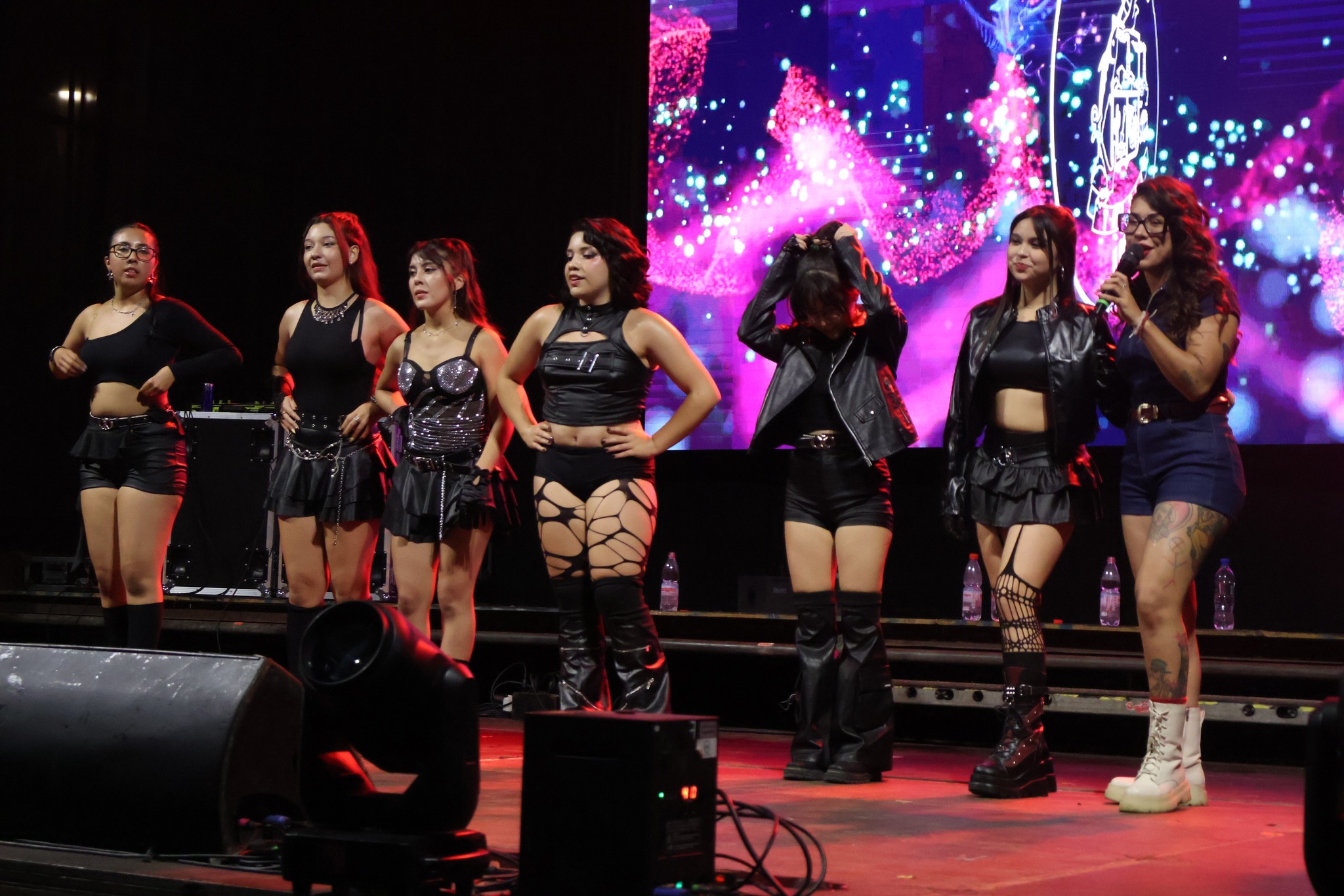 Cierre de presentación de Daebak Squad ante el público juvenil de Taltal