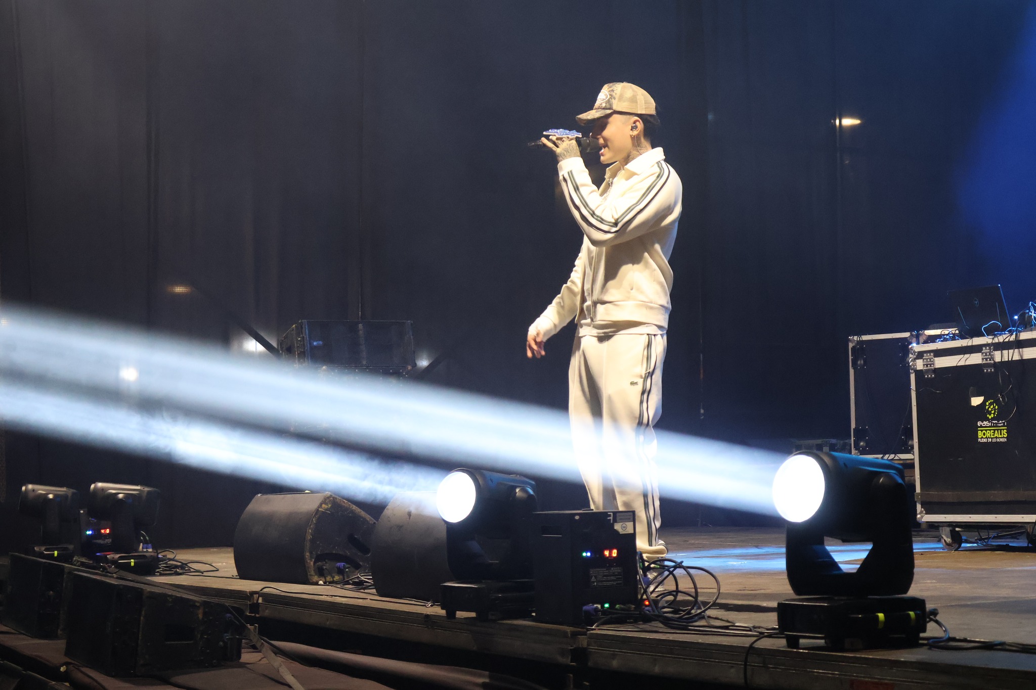 Presentación de Benja Valencia en escenario del Verano Taltal 2026