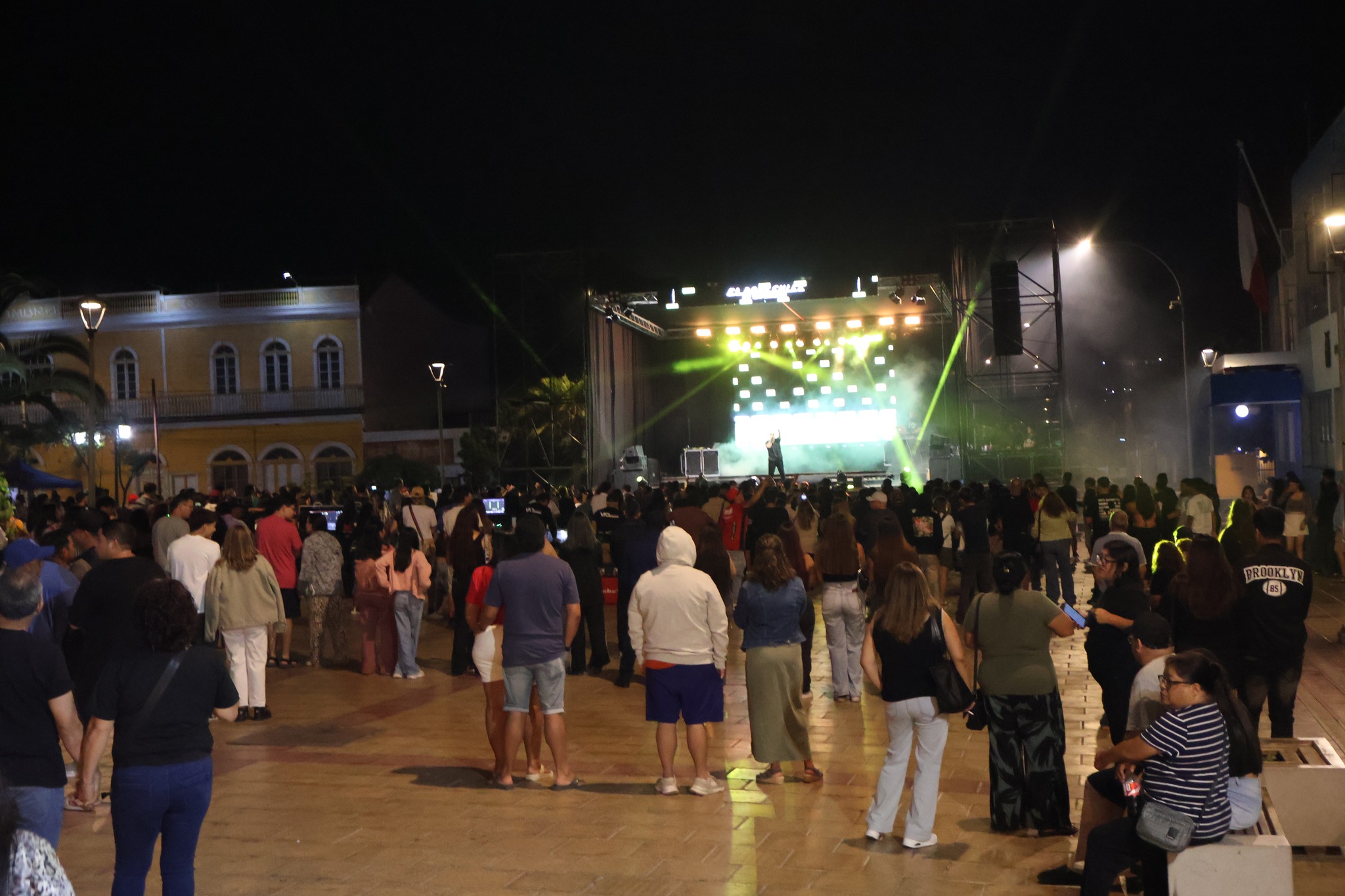 Familias y jóvenes participan activamente del espectáculo Gran Noche Juvenil Taltal 2026