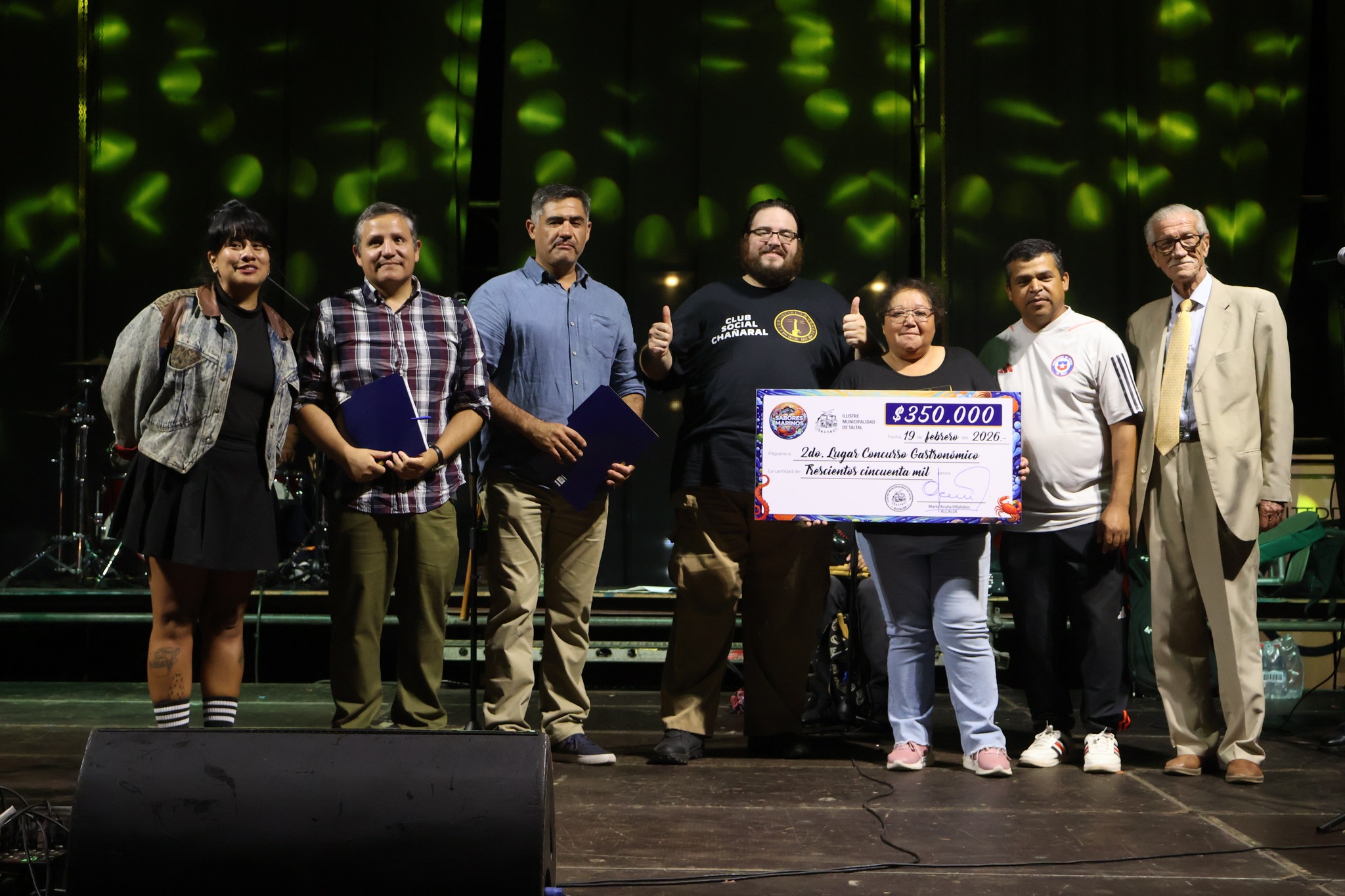 Premiación del segundo lugar con cheque simbólico de $350.000 en “Sabores Marinos”, Taltal 2026.