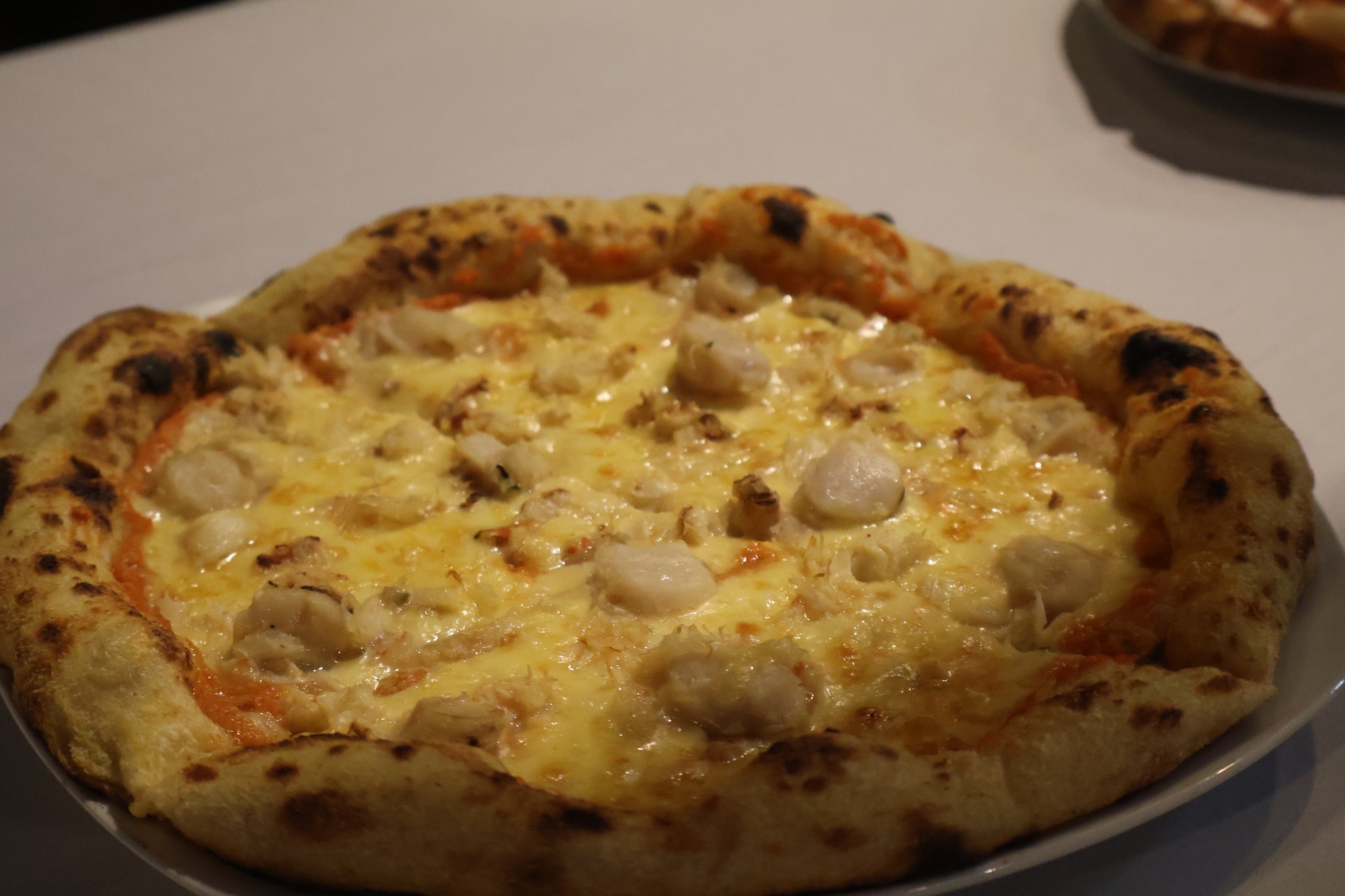 Preparación tipo pizza con ingredientes marinos presentada en “Sabores Marinos”, Taltal 2026.