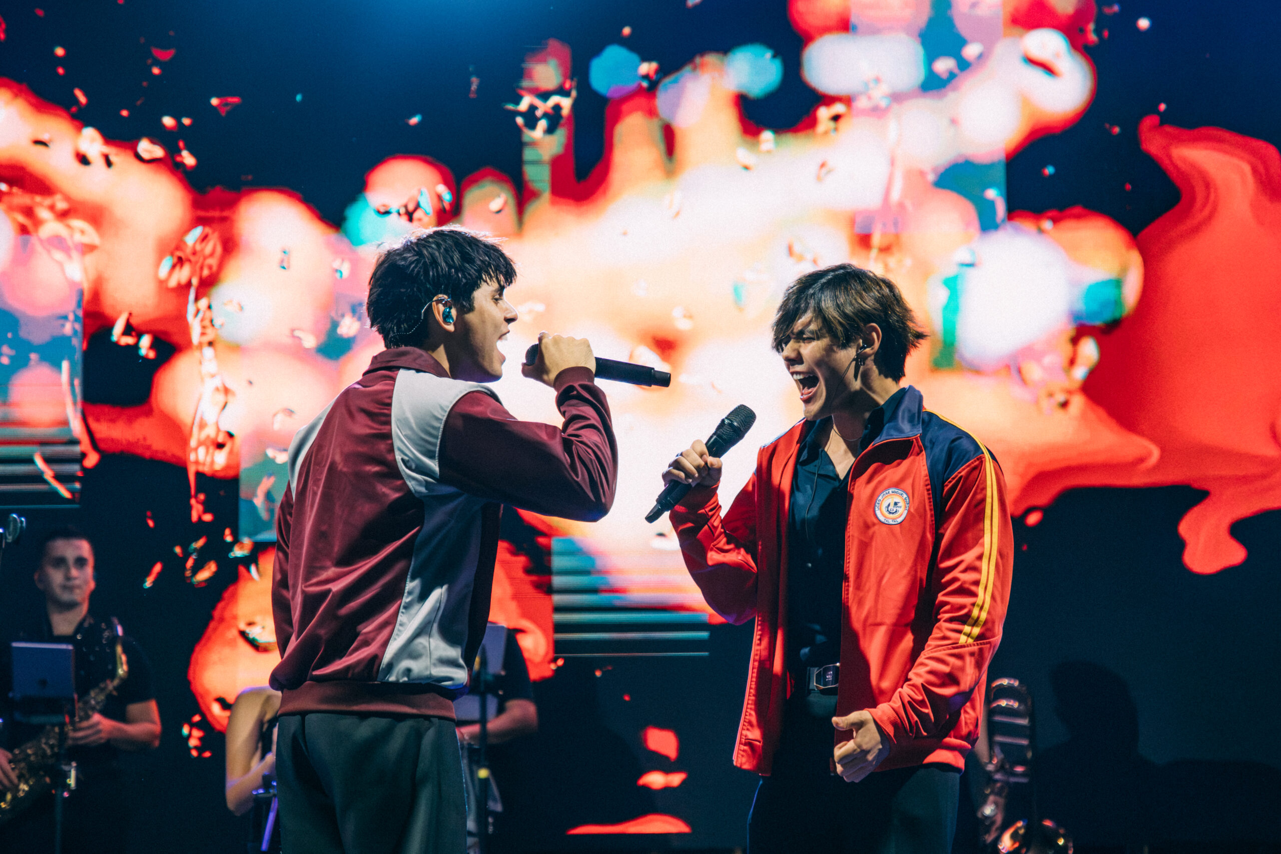 Bray On interpreta un dueto con su hermano Bastián Chávez "Marxiel24" en el escenario de Plaza de Armas, Taltal, Verano 2026.