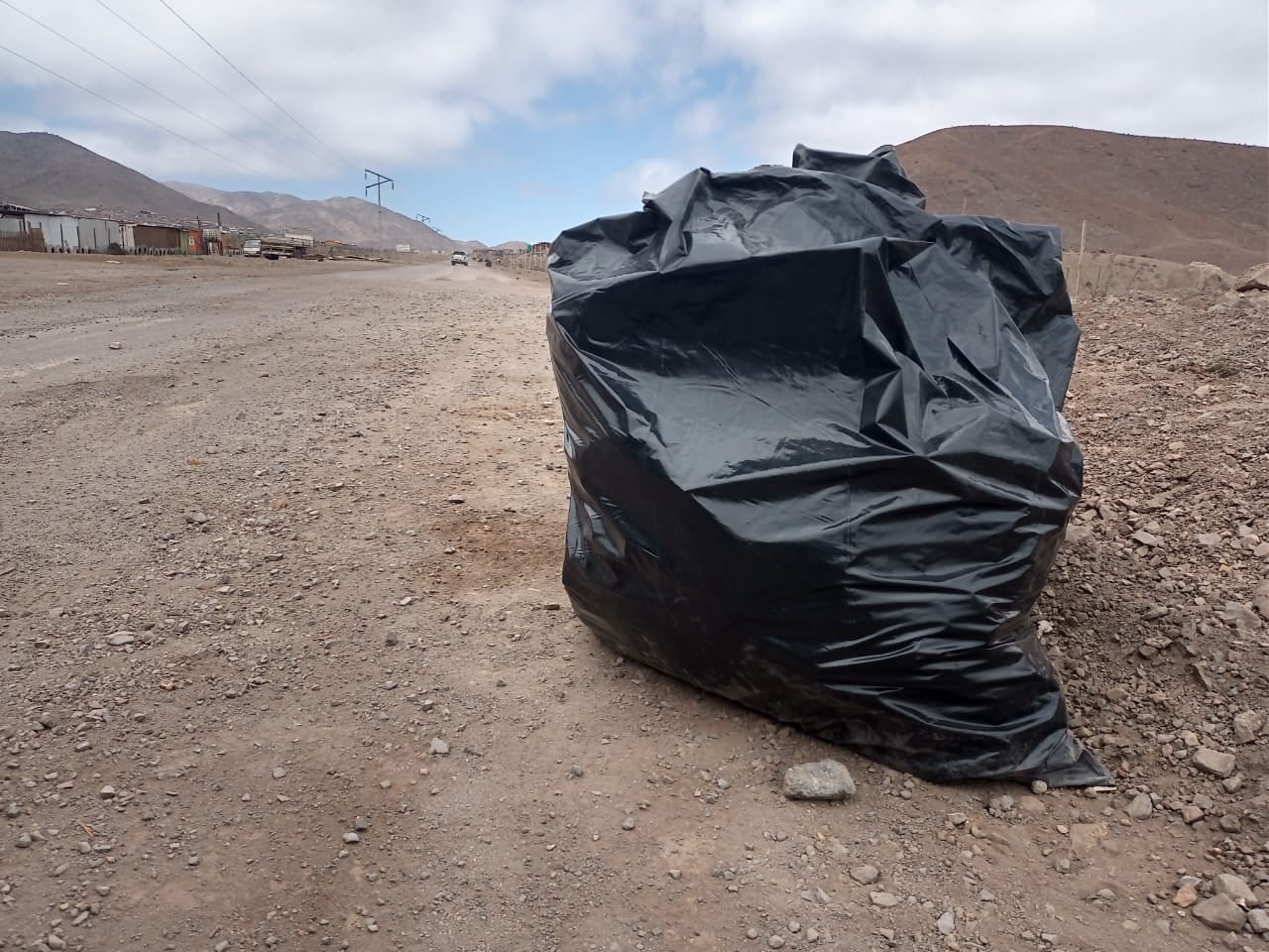 Jornada de vacunación contra la influenza para personas mayores en el Centro Diurno de Taltal junto a personal de salud.
