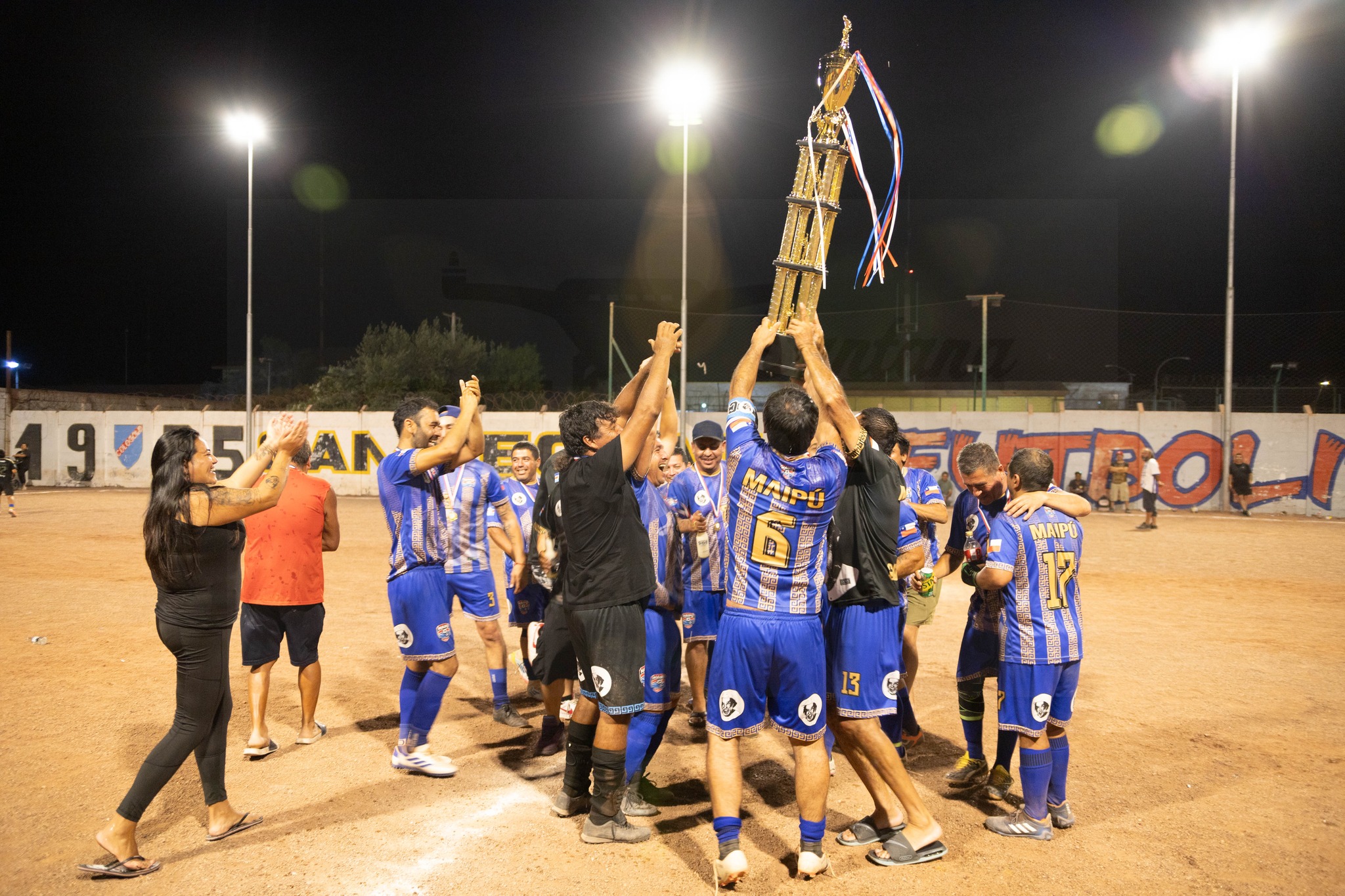 Jugadores de Bellacos celebrando durante la final +40 en Taltal 2026.