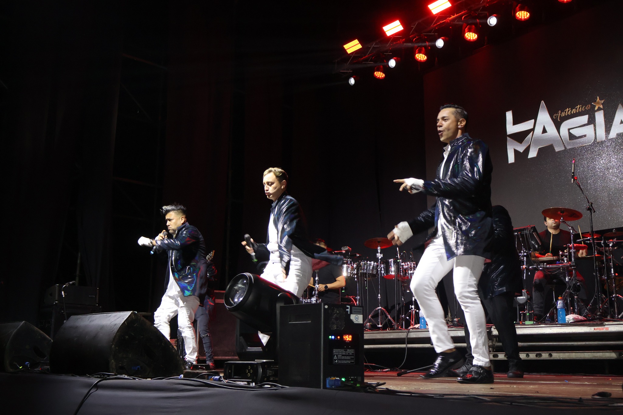 La Auténtica Gran Magia Tropical en actuación en el Carnaval Bailable de Poza Las Peñas, Taltal, verano 2026.