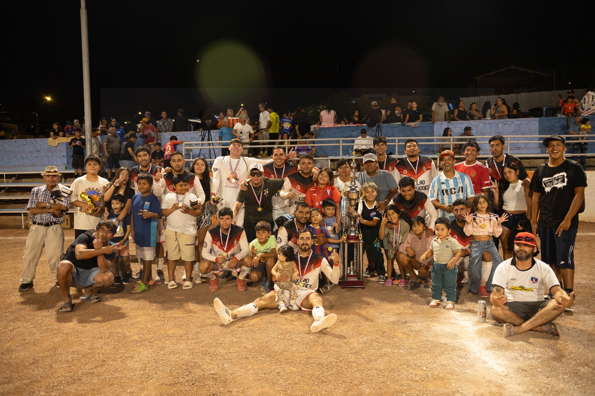 Collao Inversiones celebra el título del Futbolito Verano Taltal 2026 tras vencer a Karina en definición a penales.