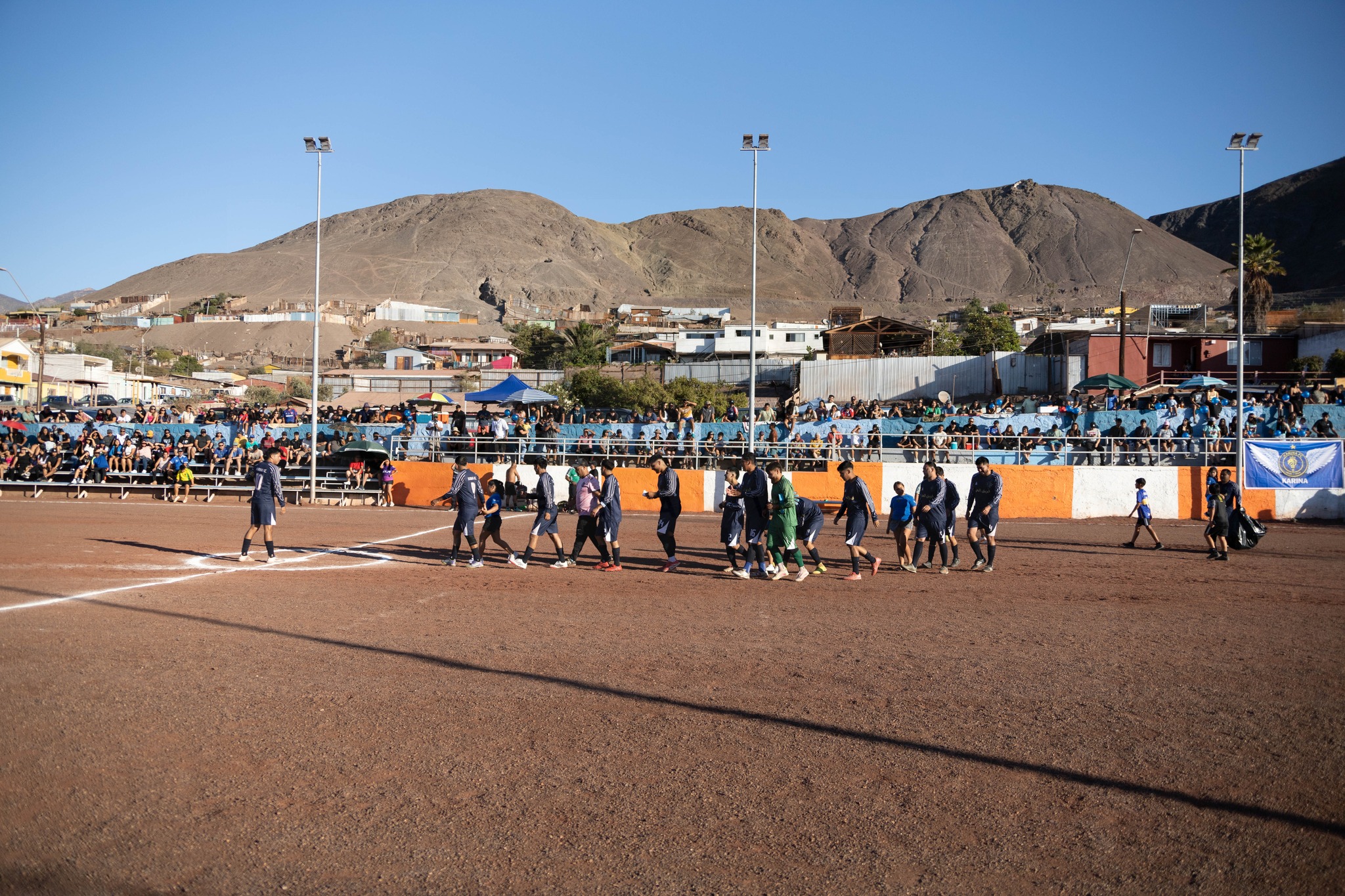 Equipos realizan el saludo protocolar antes de la final del Futbolito Verano Taltal 2026.