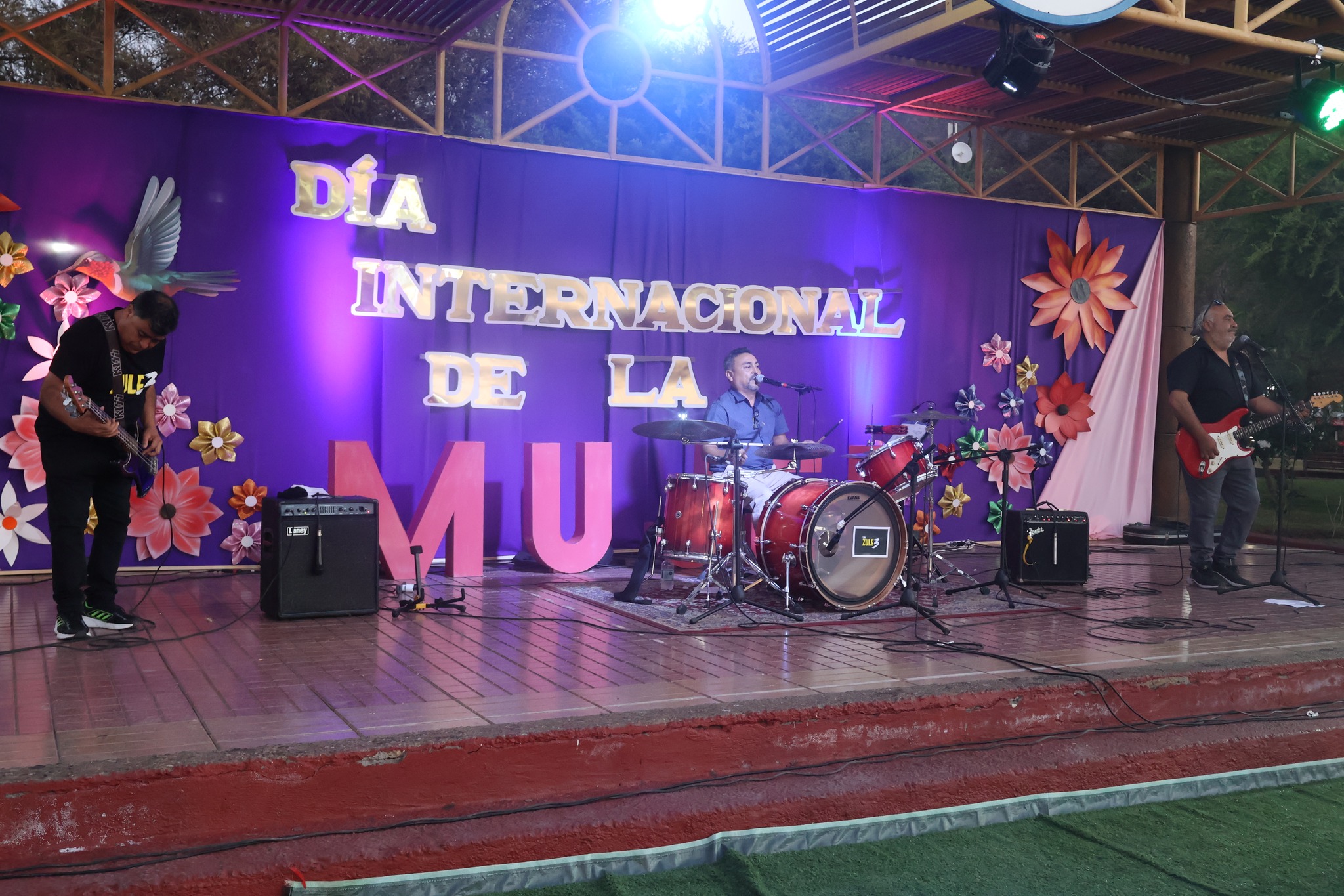 Banda musical Zule en escenario Día Internacional Mujer Taltal