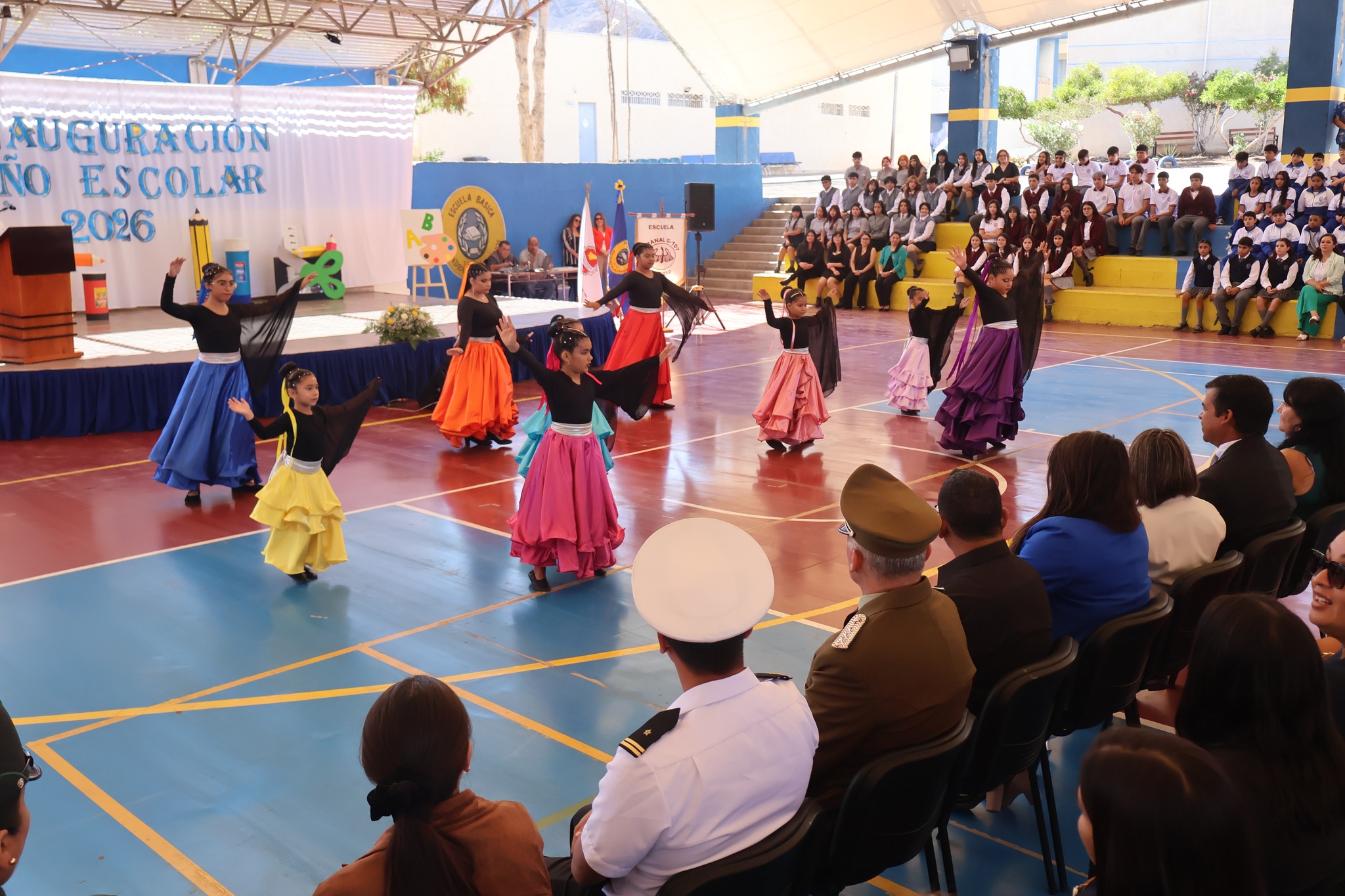 Número artístico de danza en la ceremonia de inauguración del Año Escolar 2026 en la Escuela Alondra Rojas Barrios de Taltal.