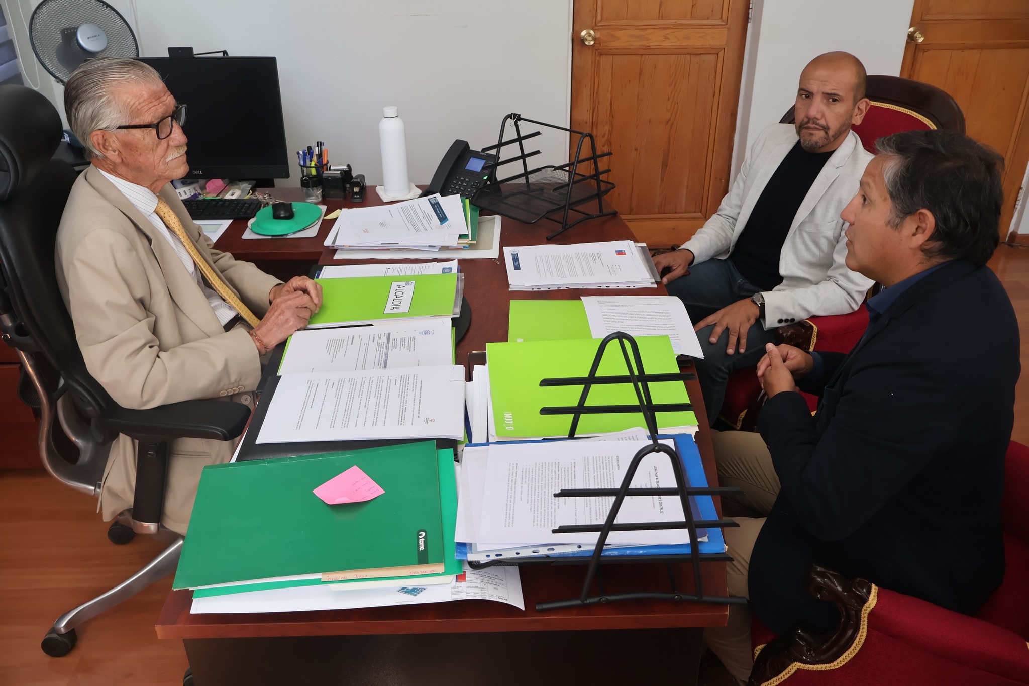 Autoridades comunales y representantes de ENGIE sostienen reunión sobre desarrollo local y sostenibilidad en Taltal.