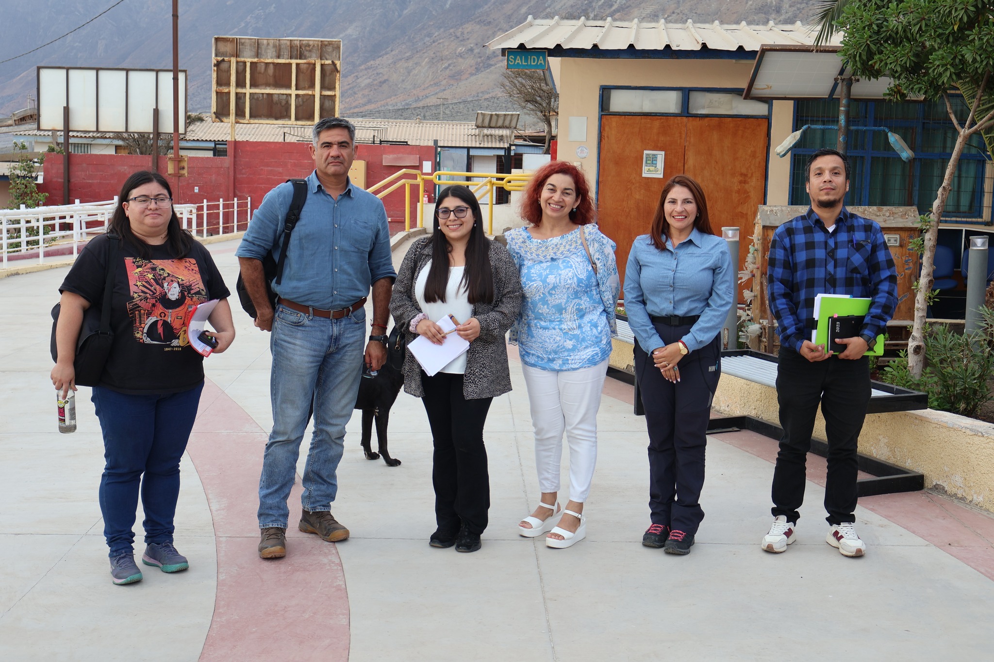 Grupo de participantes tras jornada de reuniones vecinales en Taltal