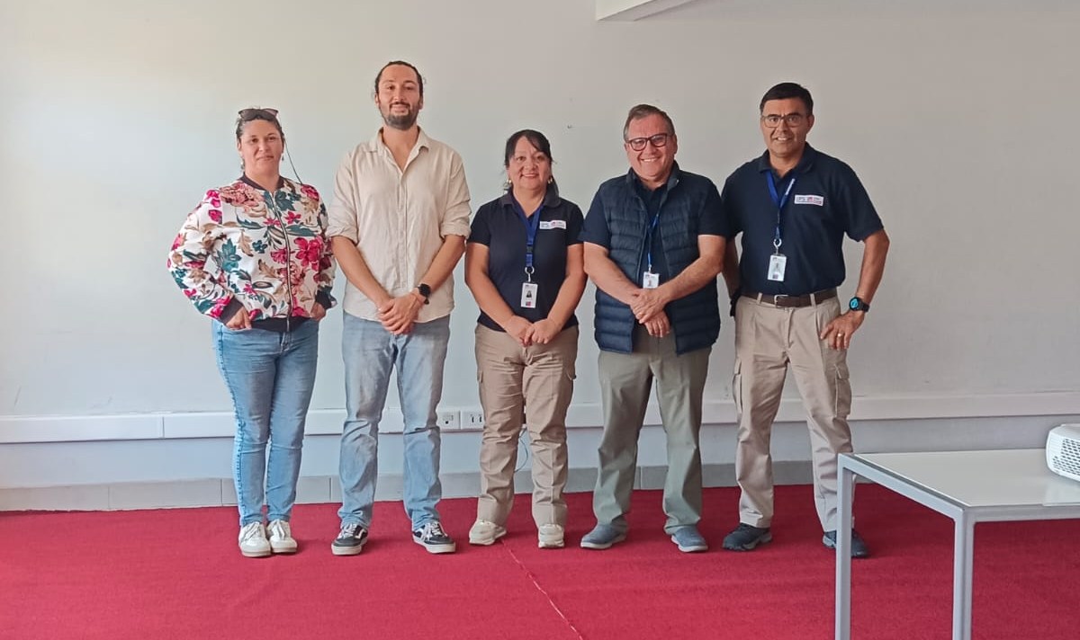 Equipo del IPS y Municipalidad de Taltal tras jornada informativa para personas mayores