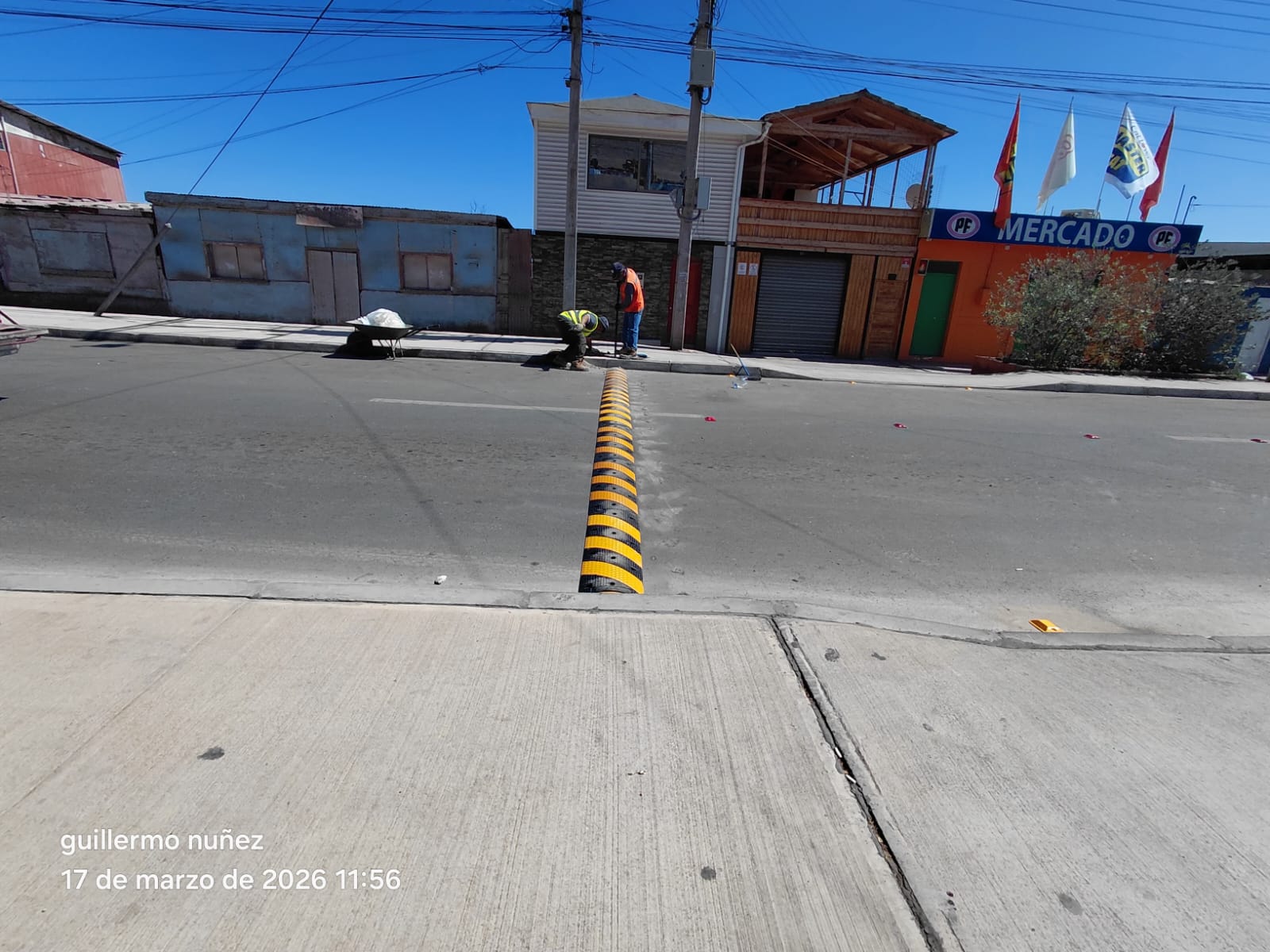 Vista general de calle con resaltos reductores de velocidad