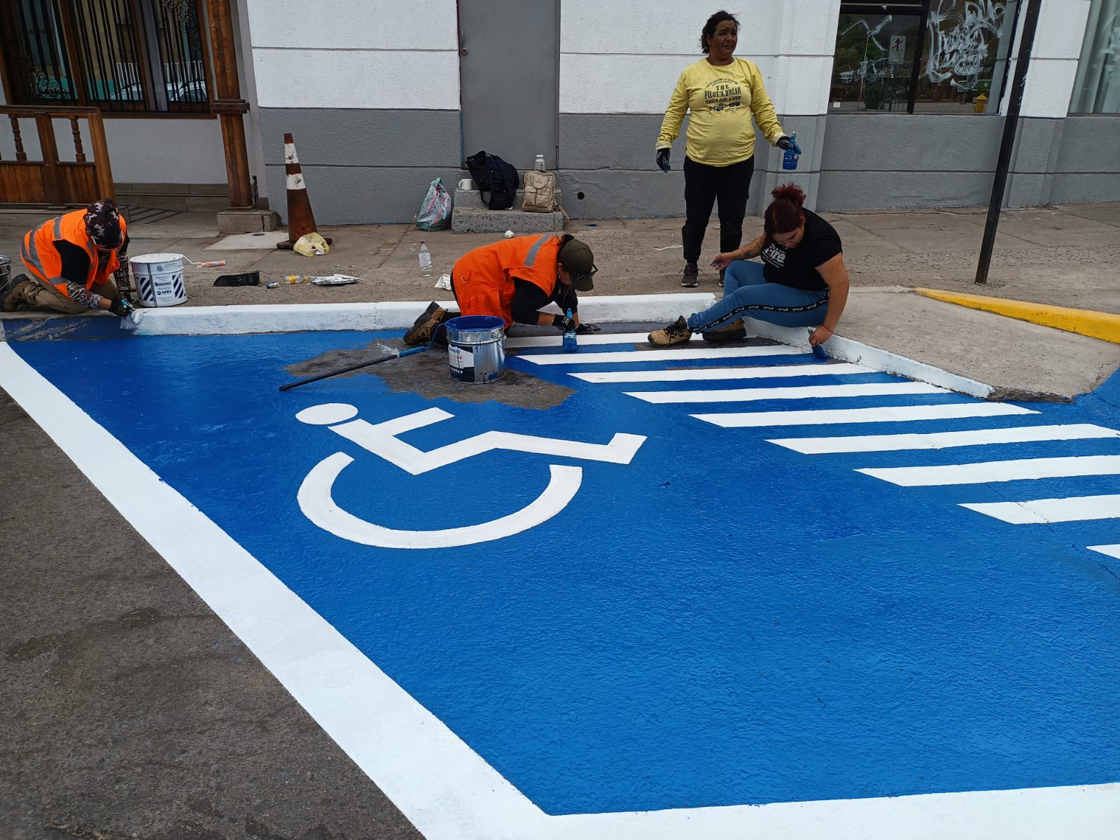 Demarcación de estacionamientos para personas con discapacidad