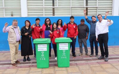 Brigada del Liceo Politécnico dona 30 contenedores al municipio para mejorar limpieza del Cementerio de Taltal