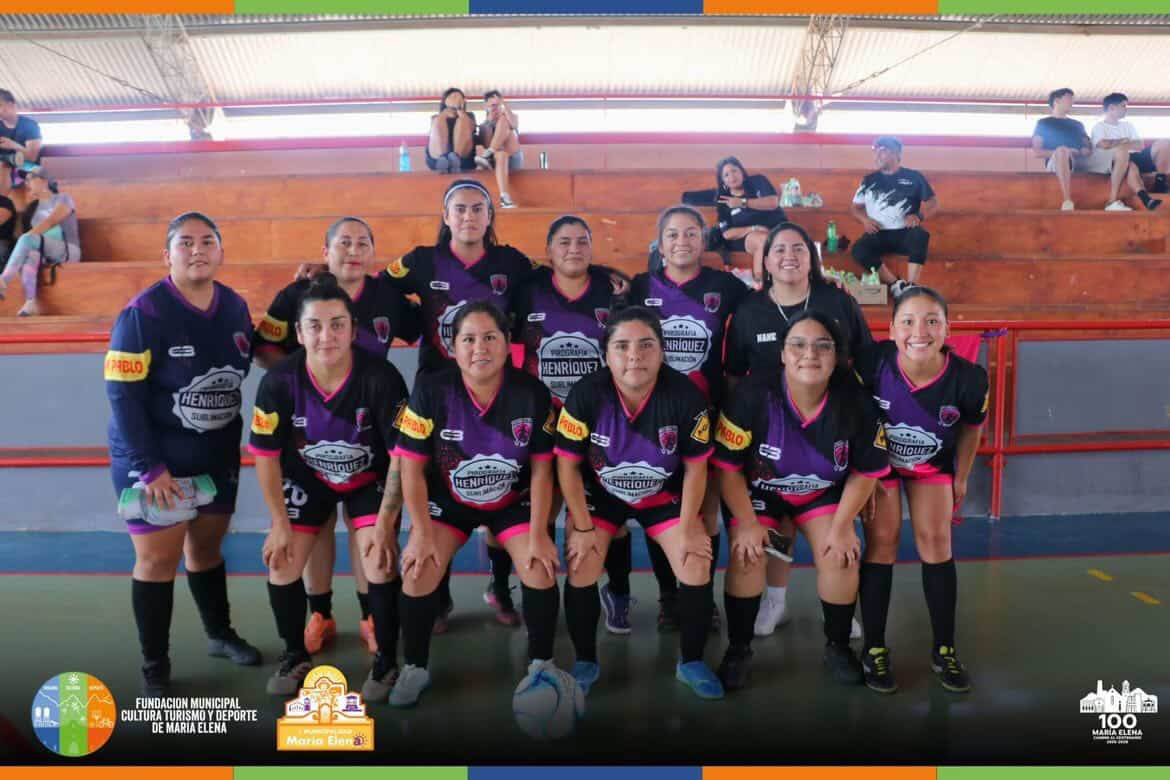 Formación de Chavelas FC en María Elena durante su participación en el torneo femenino disputado el fin de semana.
