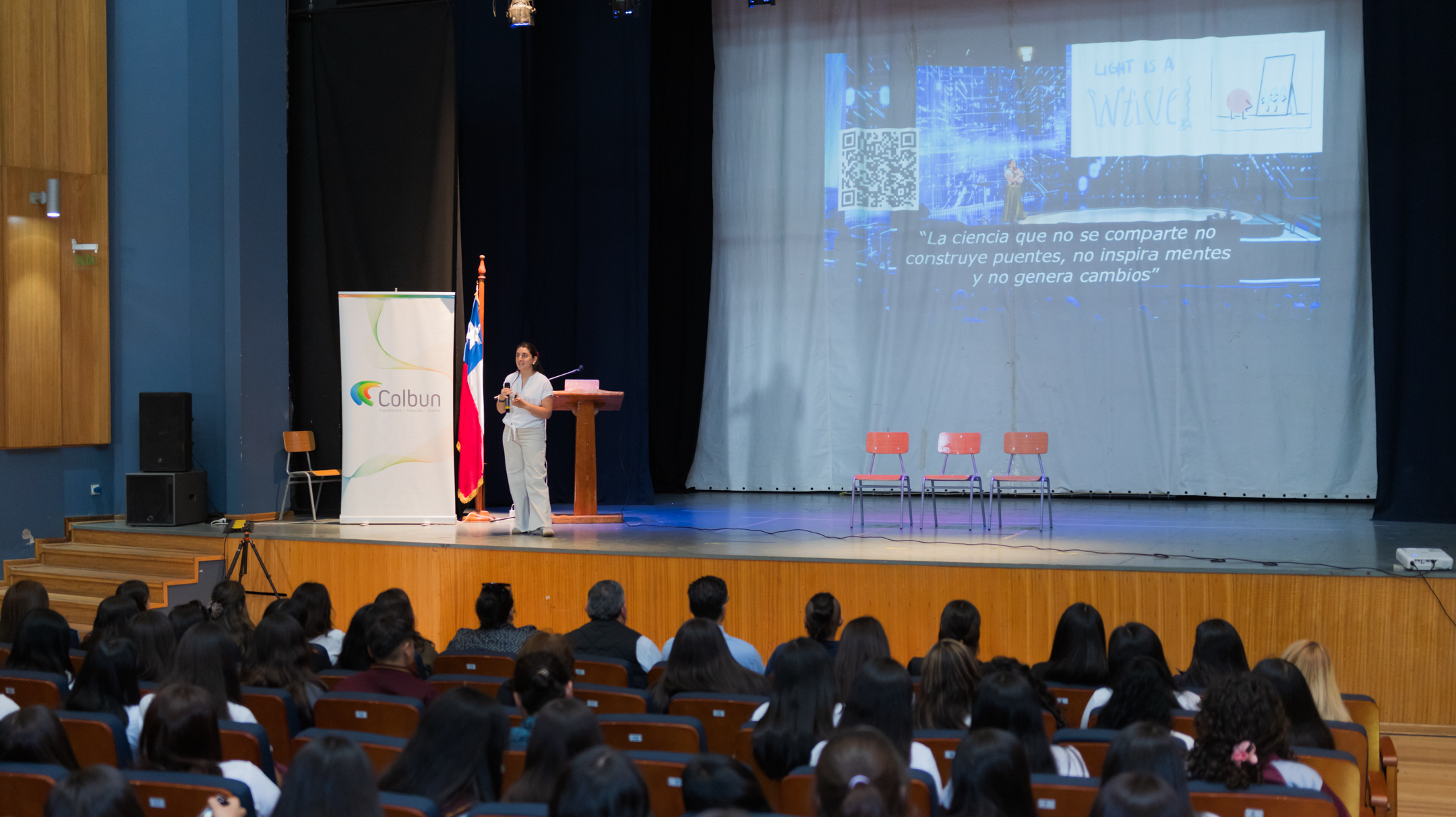 Carla Hermann expone sobre ciencia, liderazgo femenino y equidad de género en actividad impulsada por Colbún y la Municipalidad de Taltal