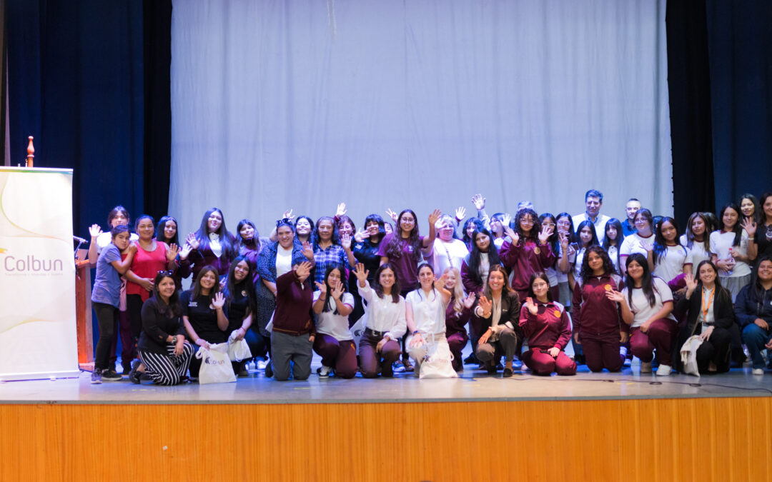 Colbún y Municipalidad de Taltal impulsan liderazgo femenino con charla que convocó a más de 120 mujeres