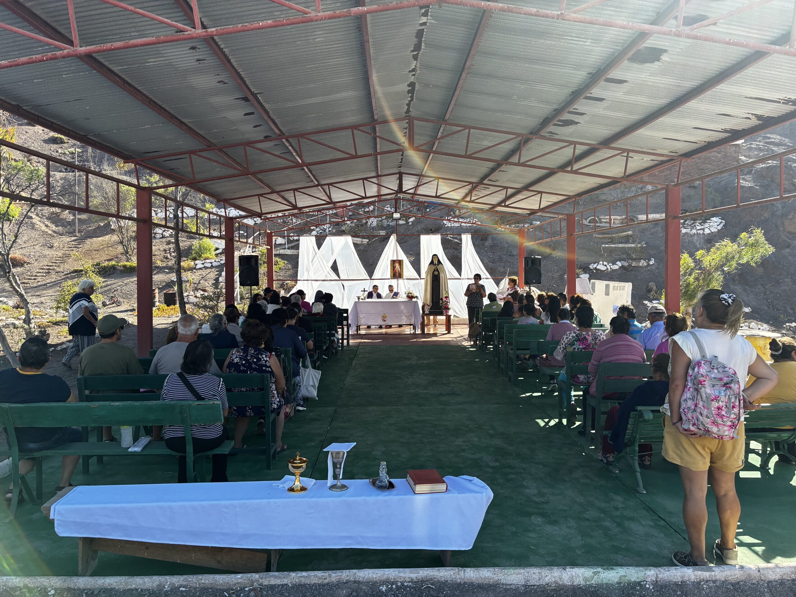 Comunidad participa en la ceremonia por los 32 años de la canonización de Santa Teresa de Los Andes en Taltal.