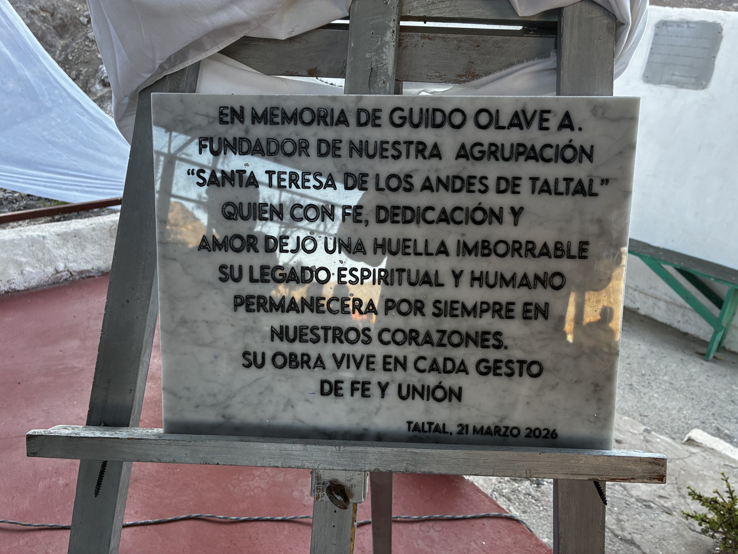 Placa conmemorativa en memoria de Guido Olave Aguirre en el Santuario Santa Teresa de Los Andes de Taltal.