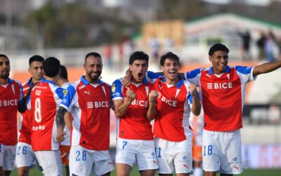 Universidad Católica golpeó en El Salvador, venció 3-1 a Cobresal y sigue firme en la pelea del Grupo B