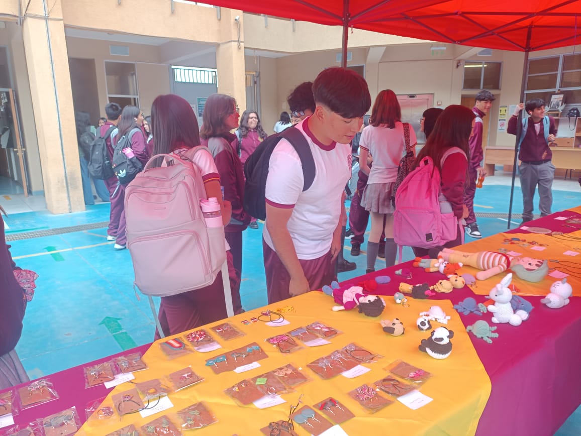 Estudiantes y comunidad escolar participaron de la muestra final del proyecto “Creadores de Fantasía”, iniciativa impulsada por el Centro de Padres del Liceo Juan Cortés-Monroy Cortés de Taltal.