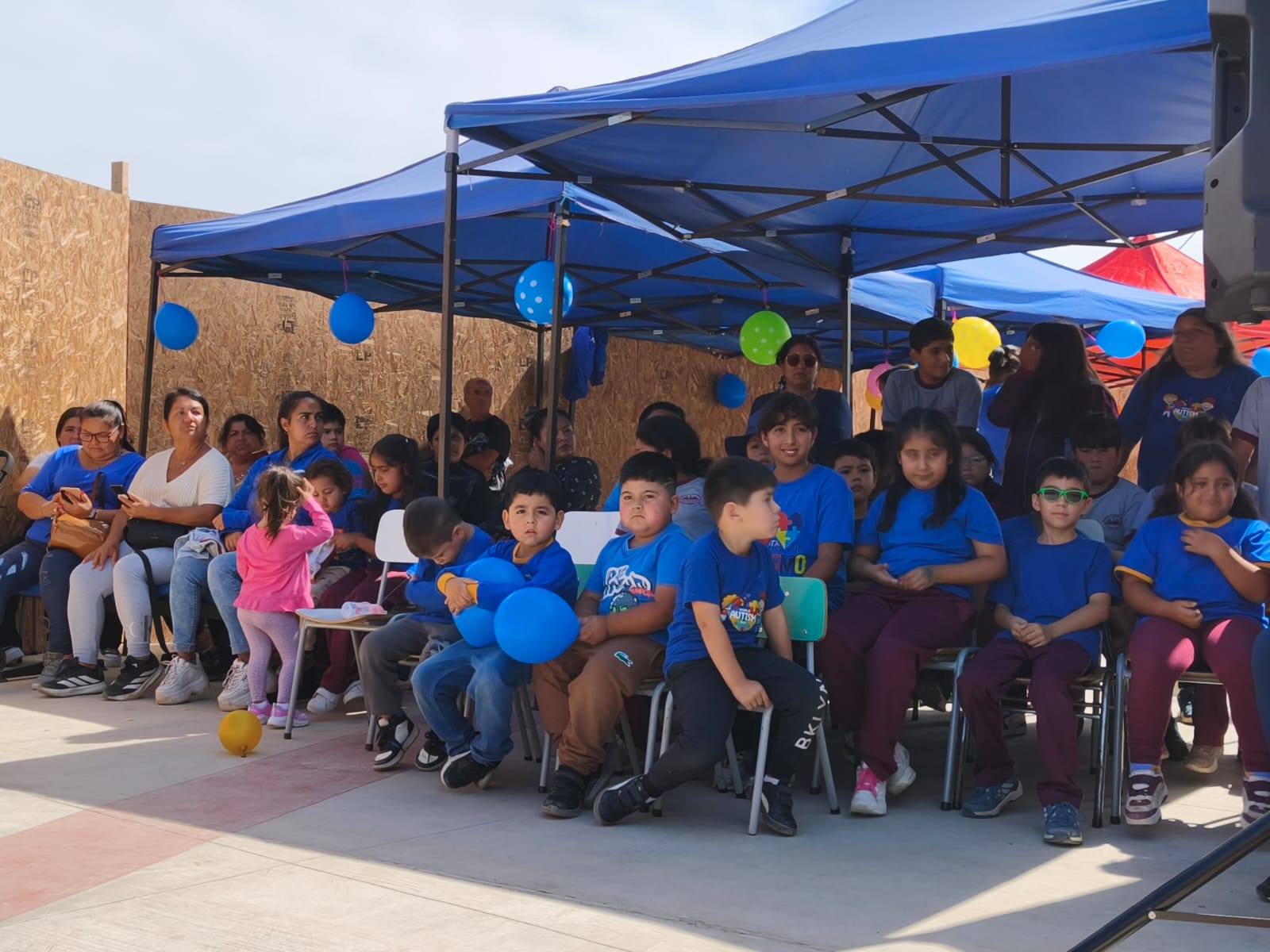 Actividades educativas y participación de estudiantes en jornada sobre autismo