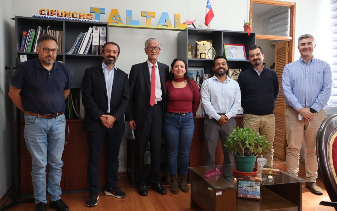 Alcalde de Taltal revisó avances de proyectos para mejorar la Biblioteca Sady Zañartu y el Centro Cultural
