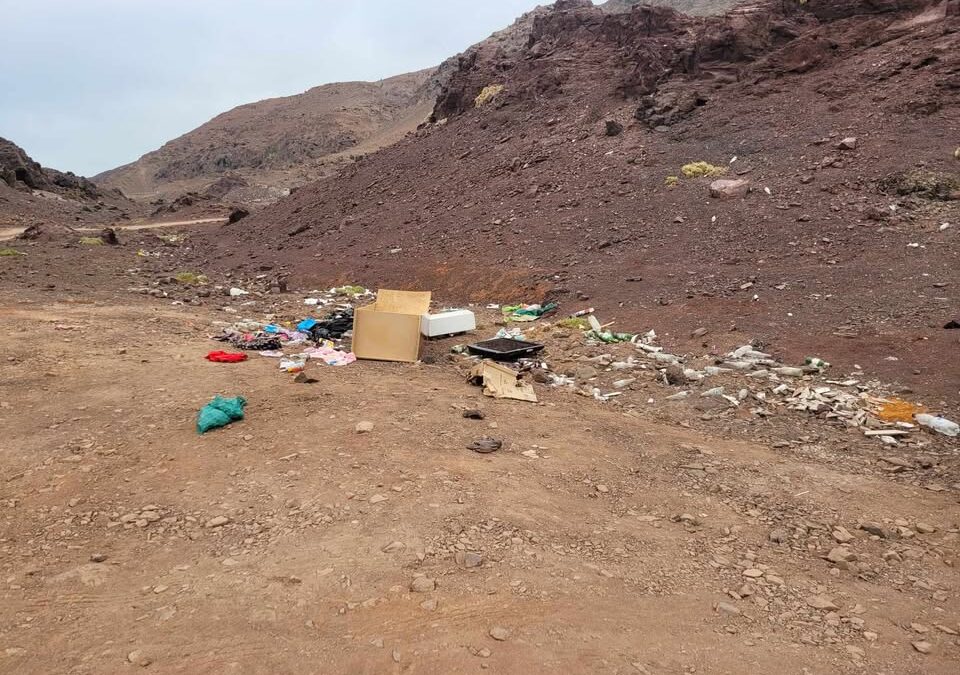 Denuncian microbasural en sector Coquimbito, detrás de La Puntilla, en Taltal