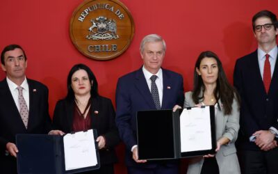 Kast firma proyectos de ley contra la violencia escolar y pide apoyo político para su rápida tramitación