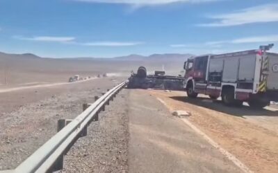 Fatal volcamiento de tractocamión deja un conductor fallecido en la Ruta 5 Norte, cerca del acceso a Oficina Alemania
